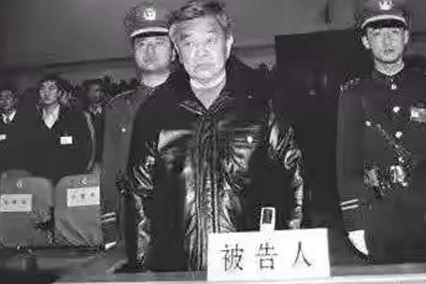 “烟草大王”褚时健，曾叱咤商场，71岁入狱，84岁再成富商
